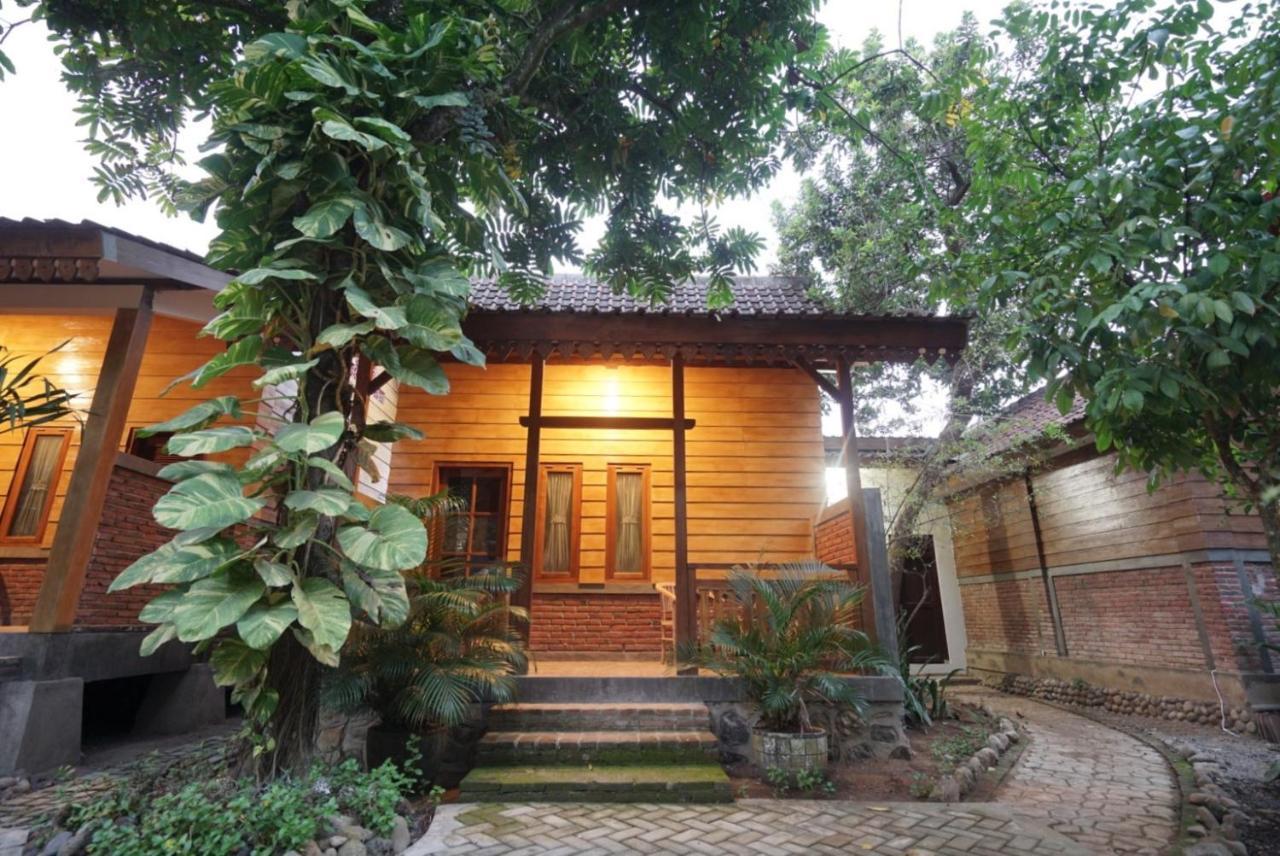 Bata Merah Homestay Banyuwangi  Buitenkant foto